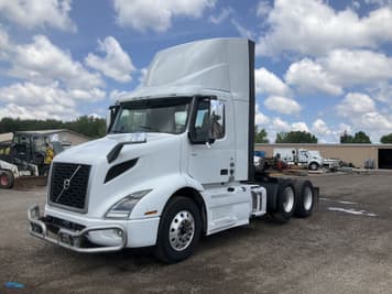 Main image Volvo VNR