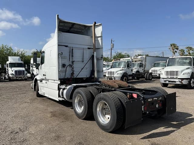 Image of Volvo VNR equipment image 2