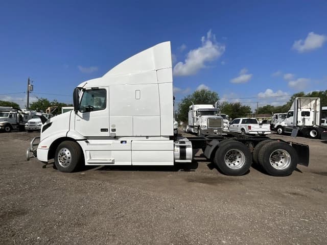Image of Volvo VNR equipment image 1