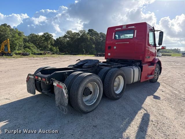 Image of Volvo VNR equipment image 4