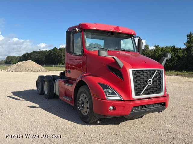 Image of Volvo VNR equipment image 2