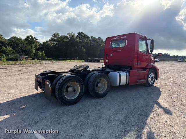 Image of Volvo VNR equipment image 4