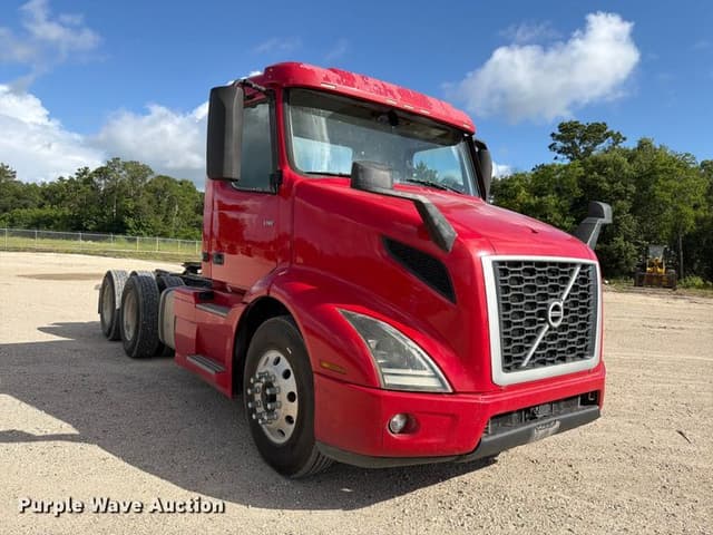 Image of Volvo VNR equipment image 2