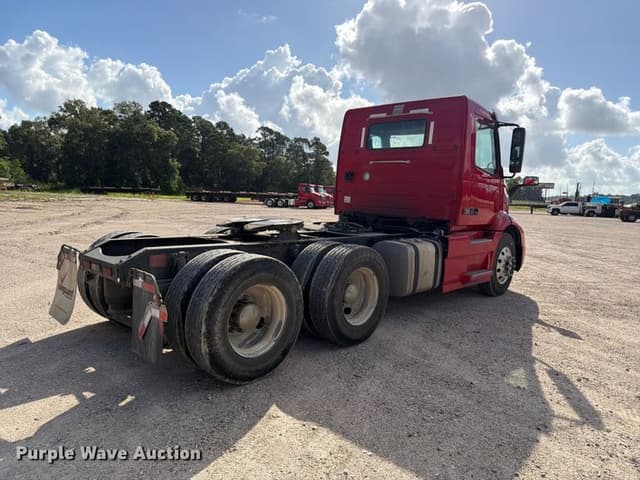 Image of Volvo VNR equipment image 4