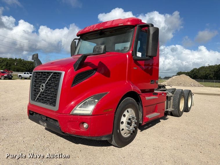 2019 Volvo VNR Equipment Image0