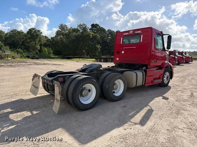 Image of Volvo VNR equipment image 4