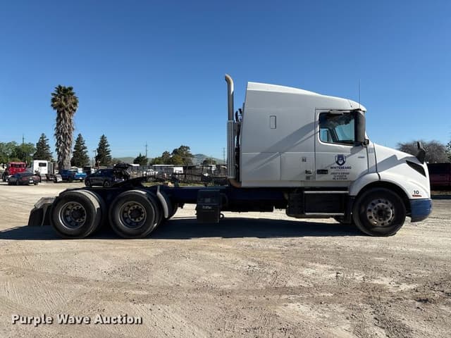 Image of Volvo VNR equipment image 3