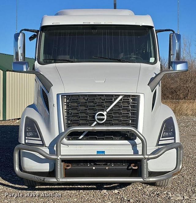 Image of Volvo VNR equipment image 1