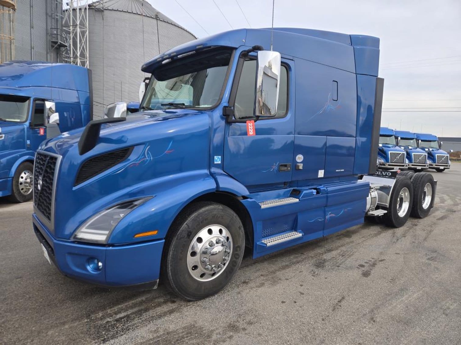 2019 Volvo VNR Equipment Image0