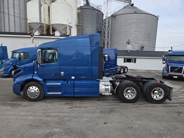 Image of Volvo VNR equipment image 1