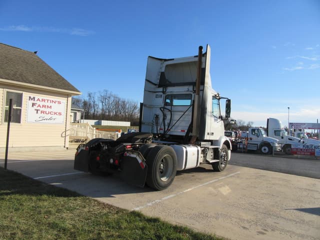 Image of Volvo VNR42T300 equipment image 4