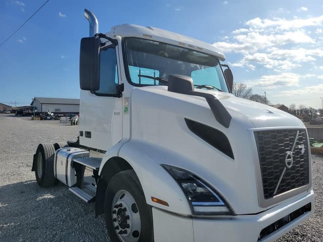 Image of Volvo VNR42T300 equipment image 1