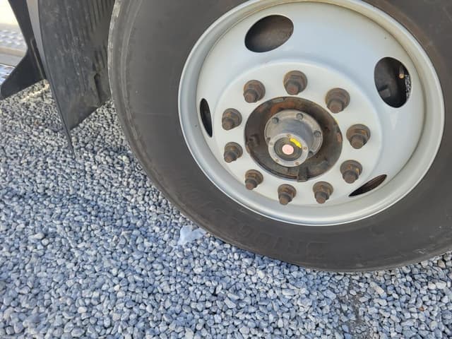 Image of Volvo VNR42T300 equipment image 4