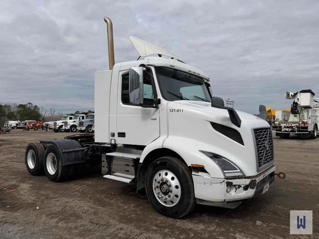 Image of Volvo VNR64T equipment image 2