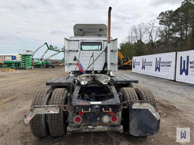 Image of Volvo VNR64T equipment image 4