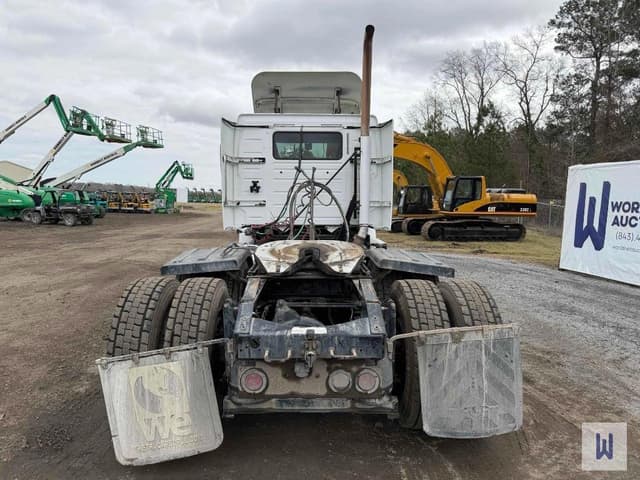 Image of Volvo VNR64T equipment image 4