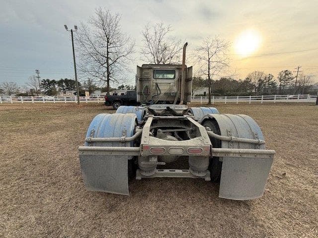 Image of Volvo VNR64T300 equipment image 3