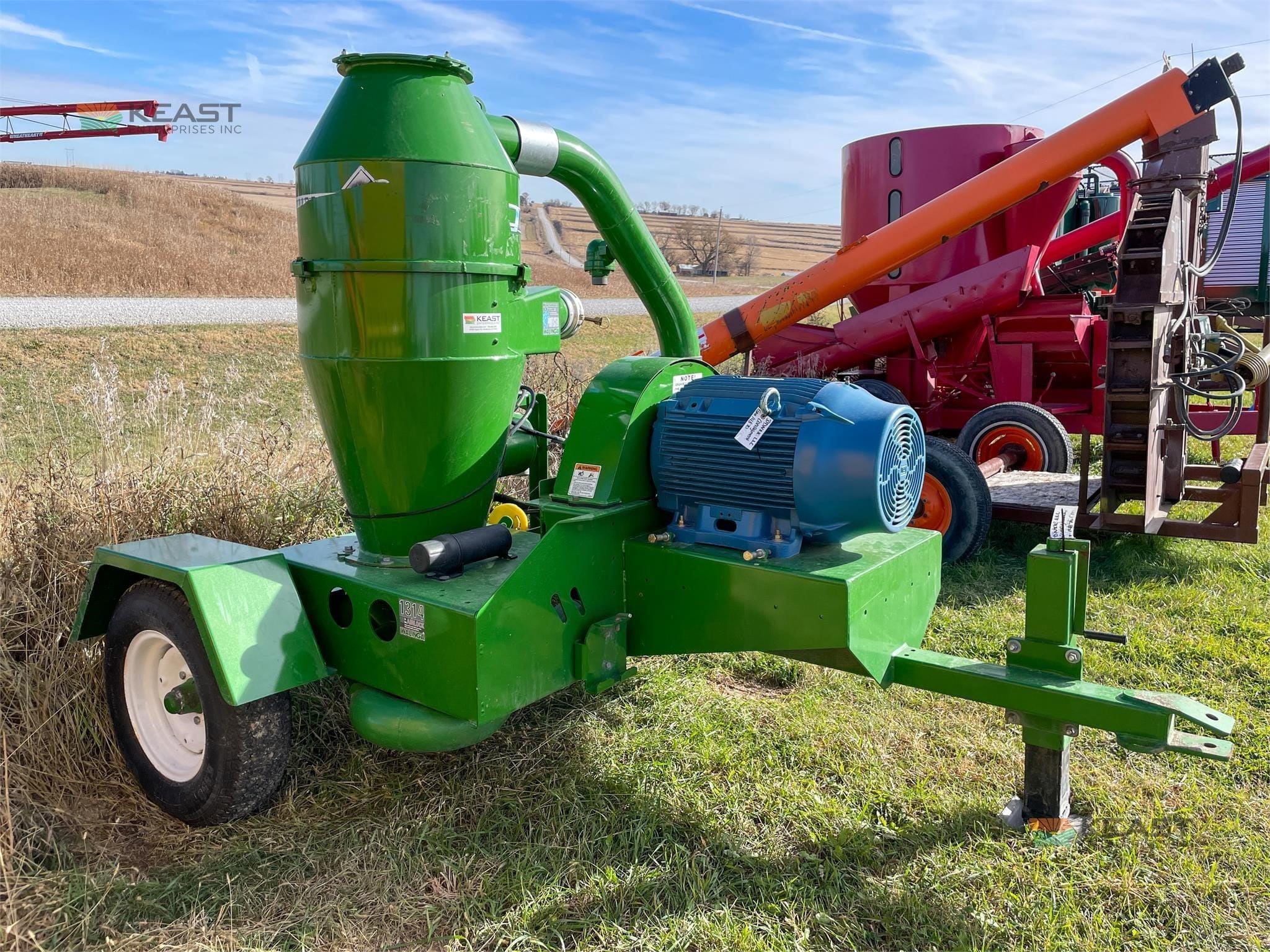 2019 Walinga Agri-Vac 5614 Deluxe Image