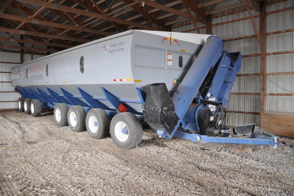 2019 Walkabout Mother Bins WMB4000+ Harvesting Grain Carts for Sale