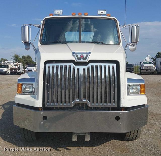 Image of Western Star 4700 equipment image 1