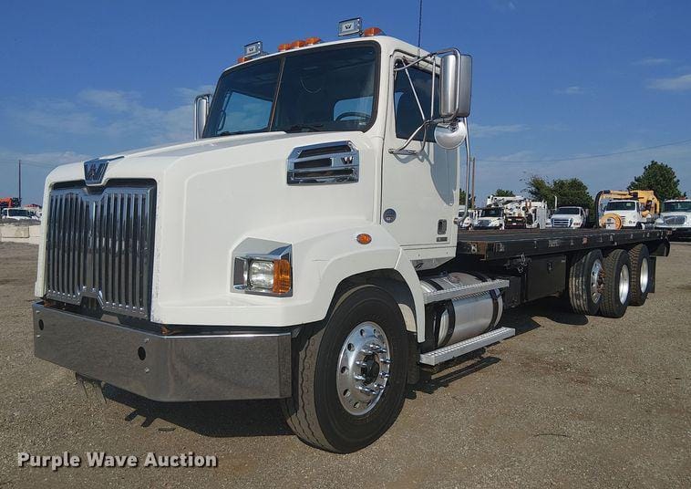 2019 Western Star 4700 Equipment Image0