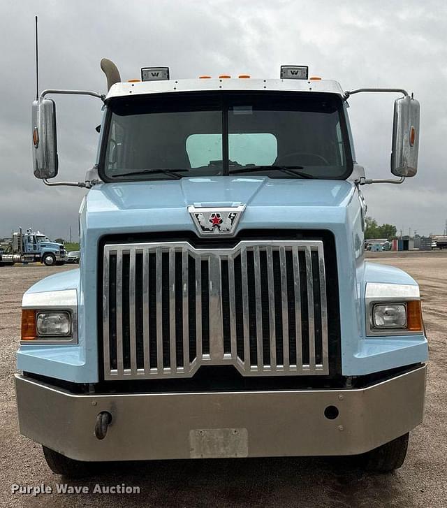 Image of Western Star 4700 equipment image 1