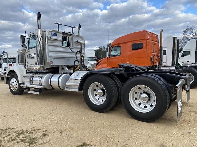 Image of Western Star 4900 equipment image 1