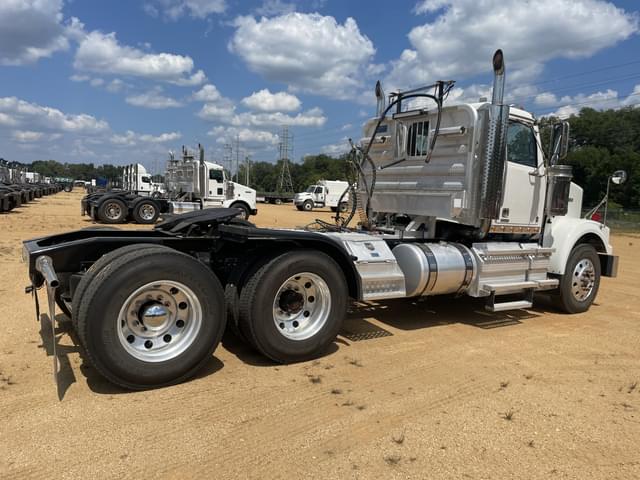 Image of Western Star W4900SF equipment image 2