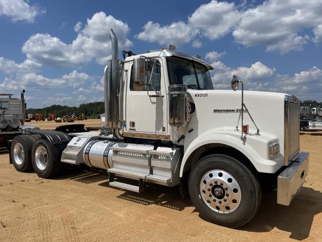 Image of Western Star W4900SF equipment image 3