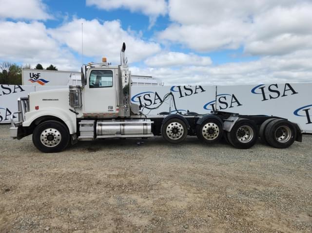 Image of Western Star 4900 SF equipment image 1