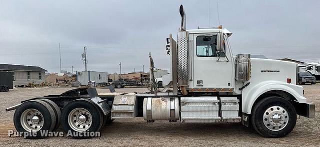 Image of Western Star W4900SF equipment image 3