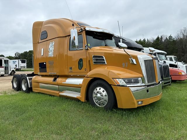 Image of Western Star 5700XE equipment image 2