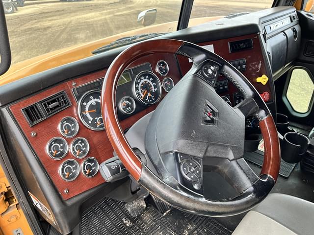 Image of Western Star 5700XE equipment image 4