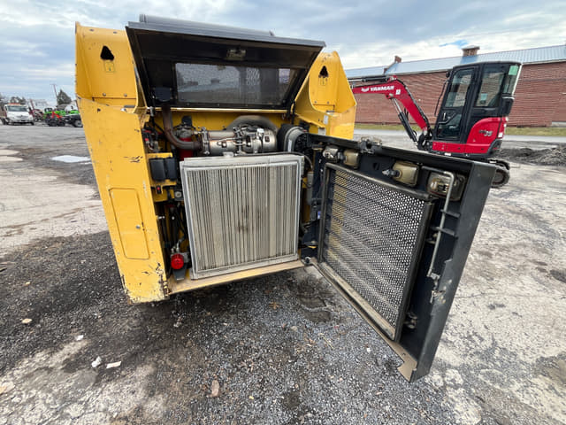 Image of Yanmar T175 equipment image 2