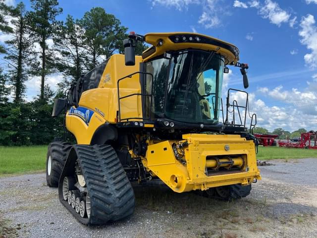Image of New Holland CR10.90 equipment image 2