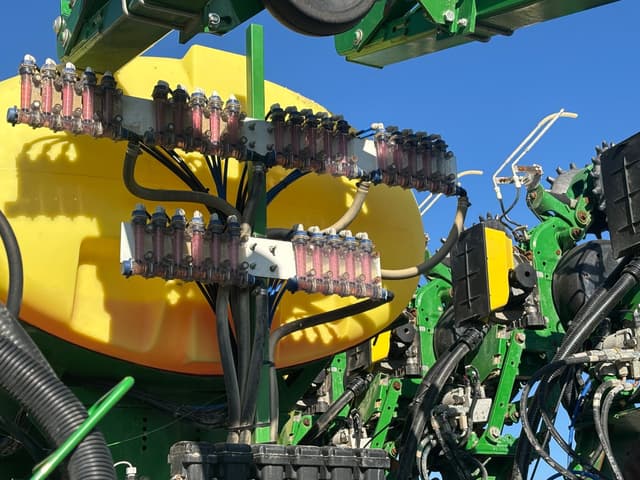 Image of John Deere 1795 equipment image 1