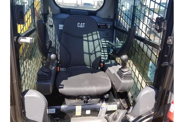 Image of Caterpillar 259D3 equipment image 3