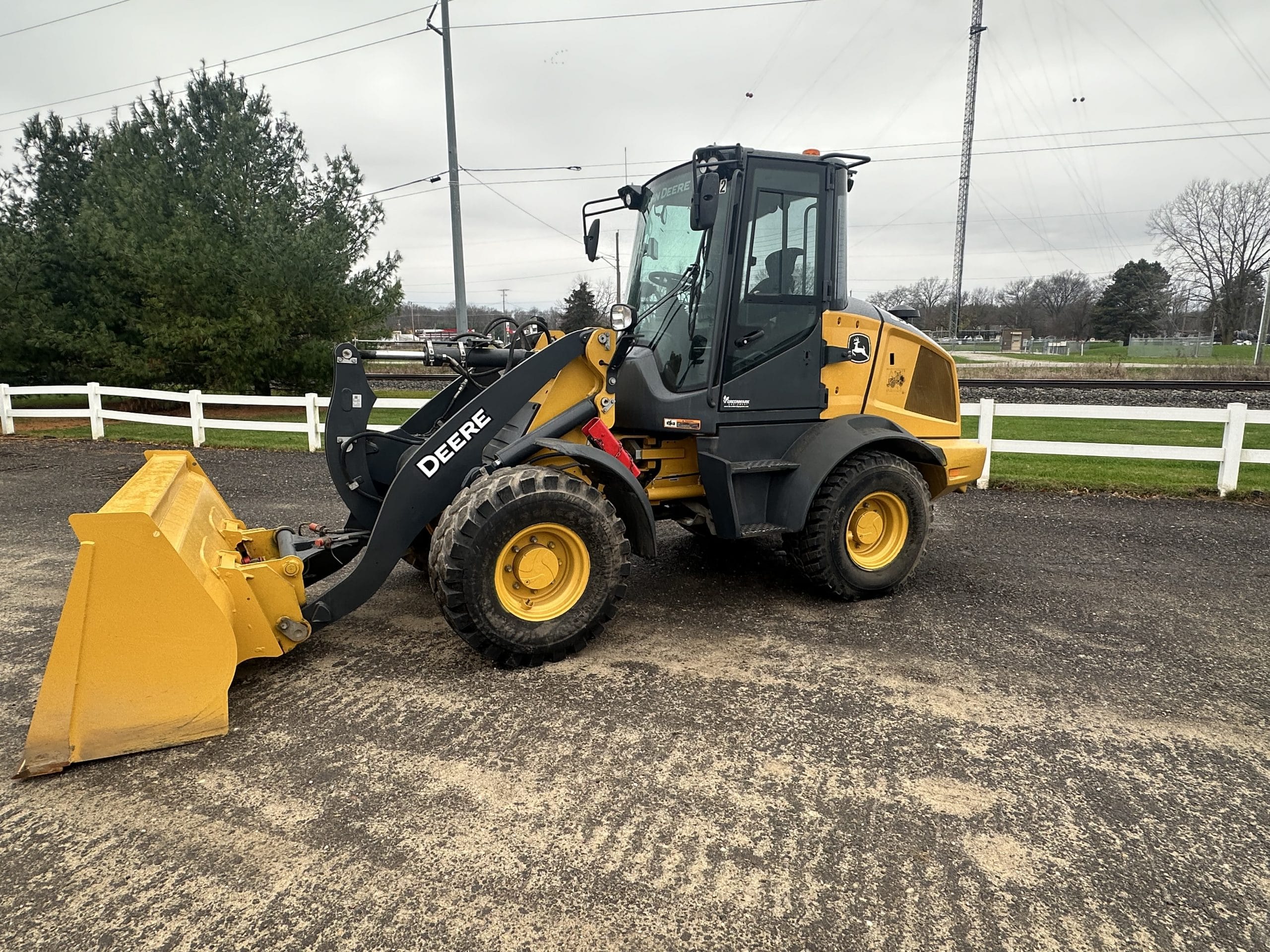 2020 John Deere 324L Equipment Image0