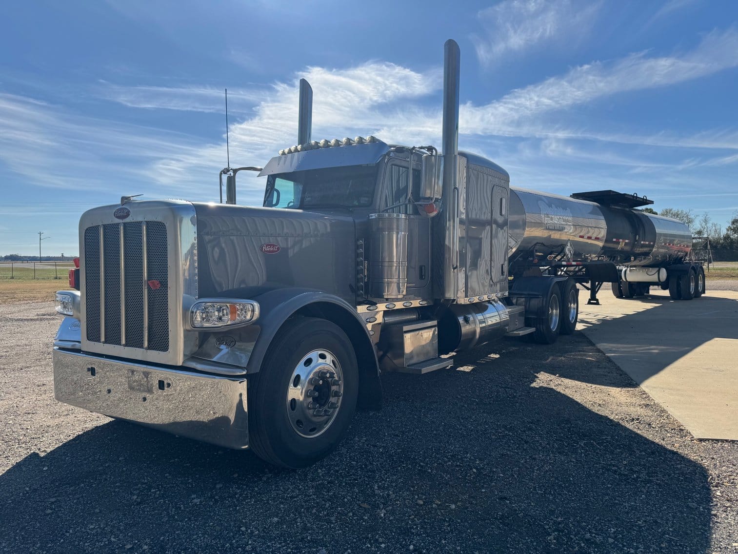 2020 Peterbilt 389 Equipment Image0