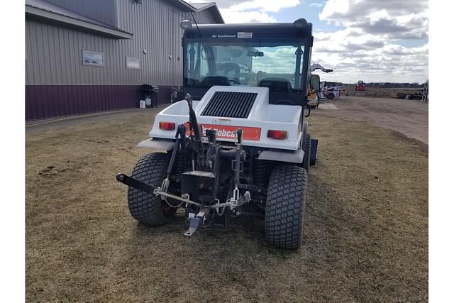 Image of Bobcat Toolcat 5610 equipment image 3