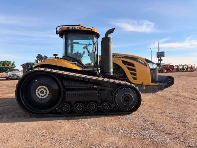 Image of Challenger MT875E equipment image 4