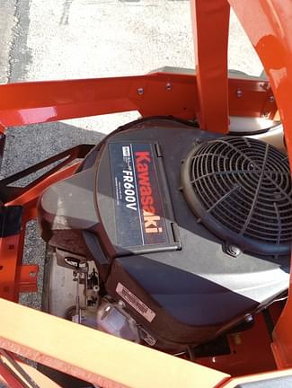 Image of Ariens Ikon XD42 equipment image 4