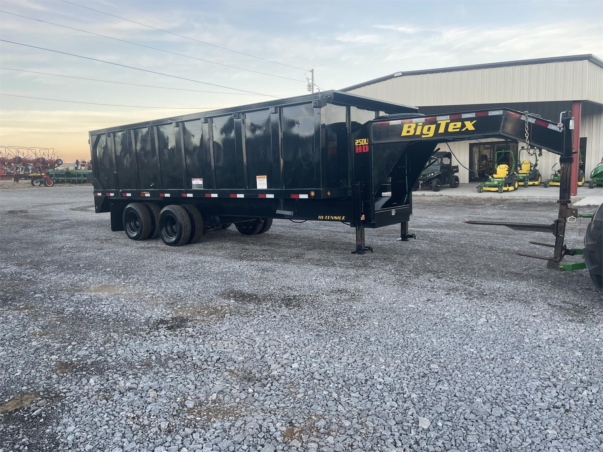 2020 Big Tex 25DU Equipment Image0