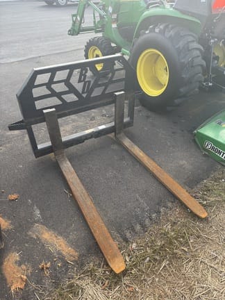 2020 Blue Diamond Pallet Forks Equipment Image0