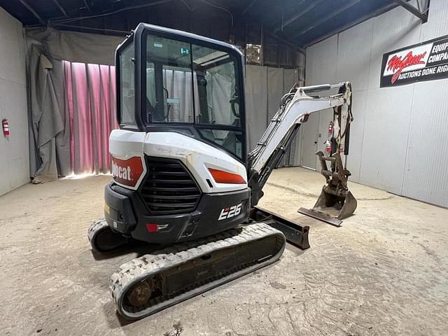Image of Bobcat E26 equipment image 4