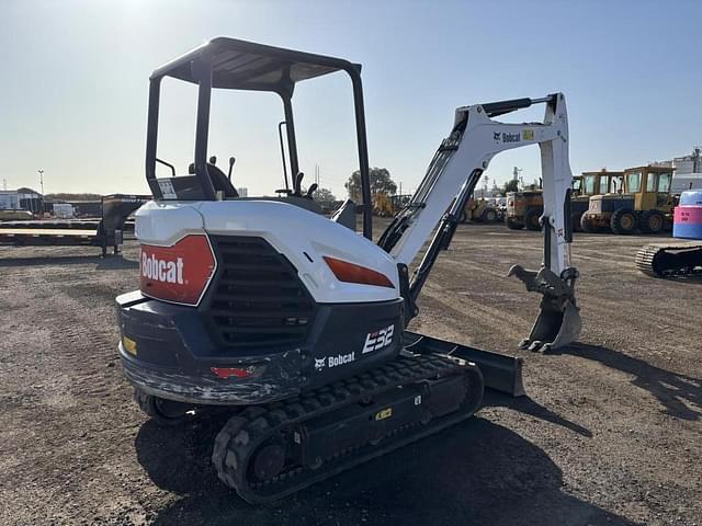 Image of Bobcat E32i equipment image 2