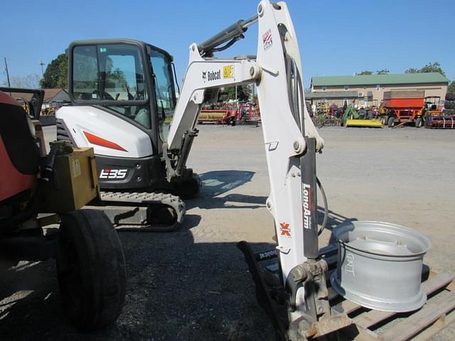 Image of Bobcat E35 equipment image 2