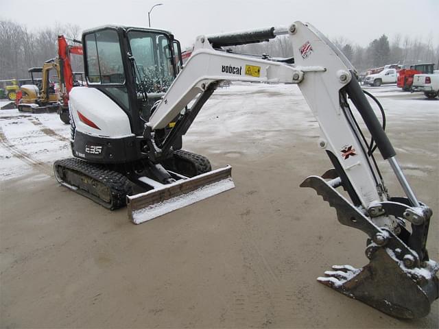 Image of Bobcat E35 equipment image 1