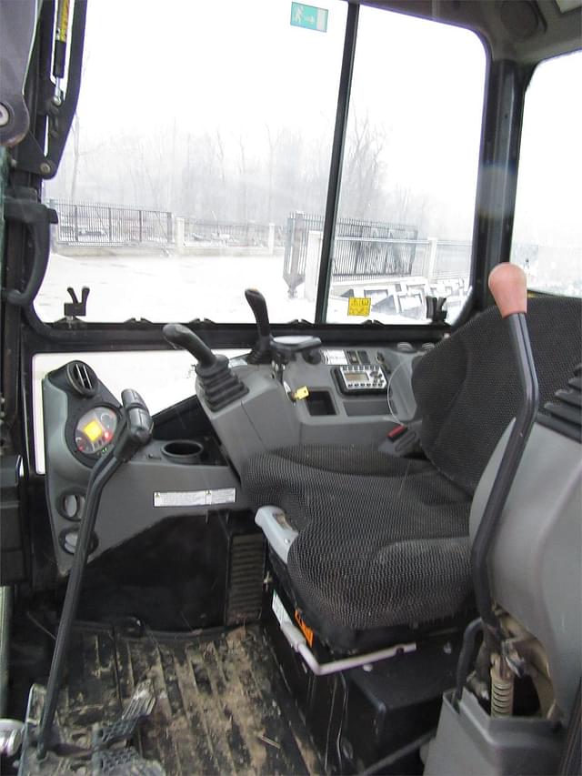 Image of Bobcat E35 equipment image 4