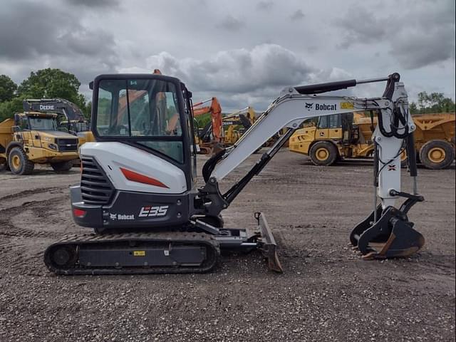 Image of Bobcat E35 equipment image 2